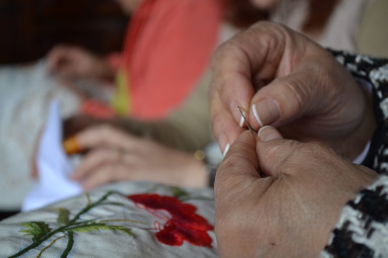 El Premio Artesanía y Patrimonio Villa de la Orotava 2018 recae en las bordadoras del traje típico orotavense